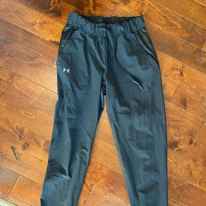Barely worn Under Armour Slick jogger pant